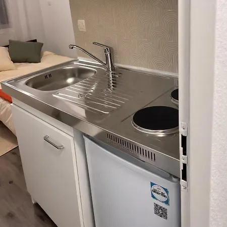 Cozy And Quiet Near Center Apartment *